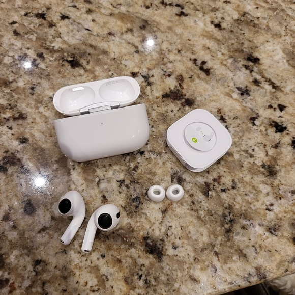 **SOLD** AirPods Pro - Genuine Apple - Like New - Picture 1 of 5